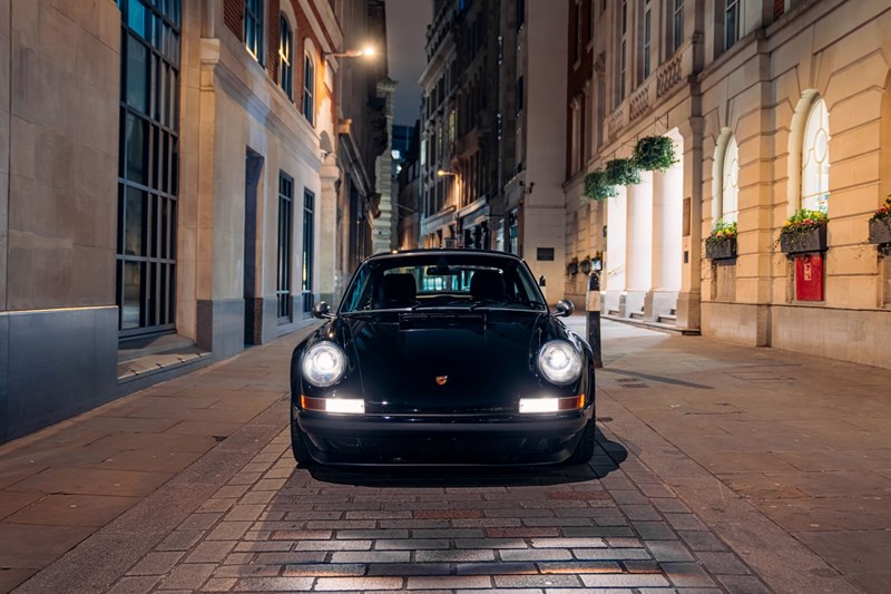 Porsche 911 964 Restomod Theon Design