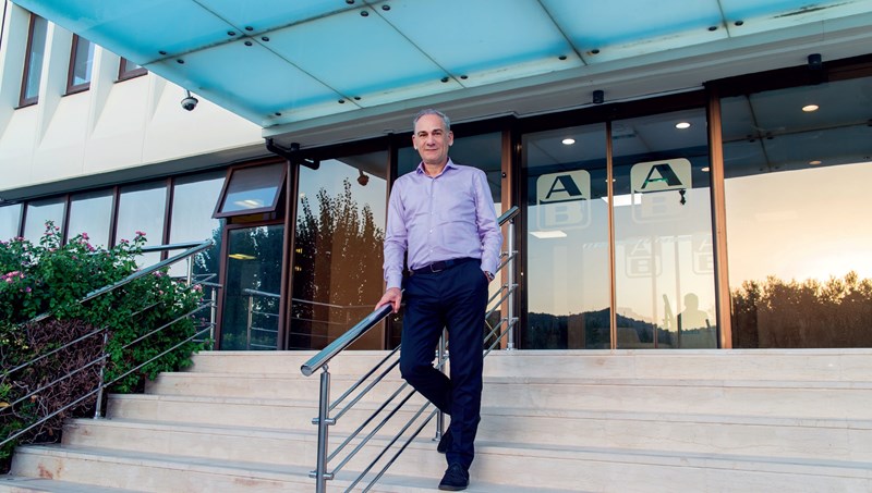 Νίκος Λαβίδας ΑΒ ΒΑΣΙΛΟΠΟΥΛΟΣ