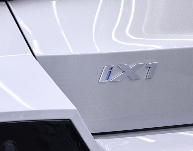 BMW logo iX1