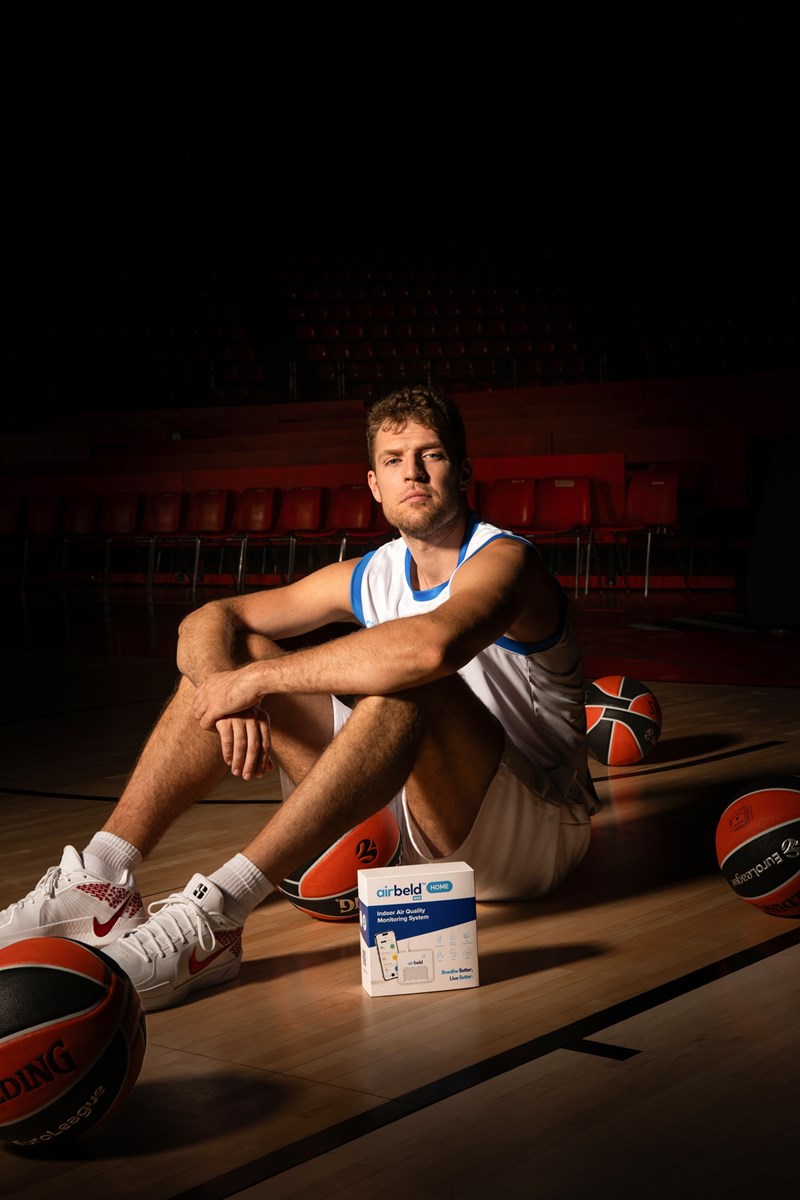 Sasha Vezenkov x airbeld -photo