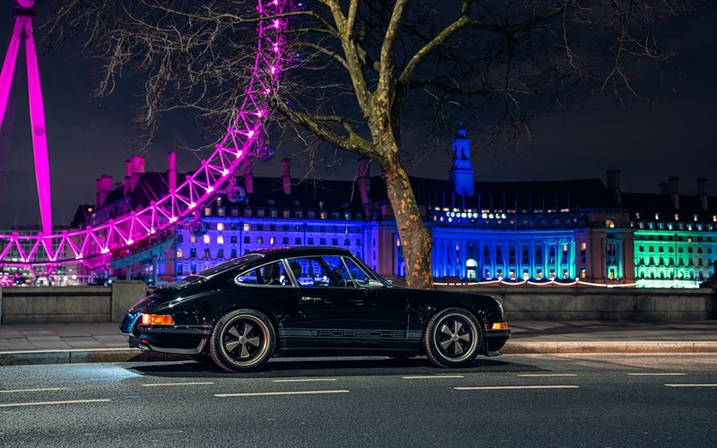 Porsche 911 964 Restomod Theon Design