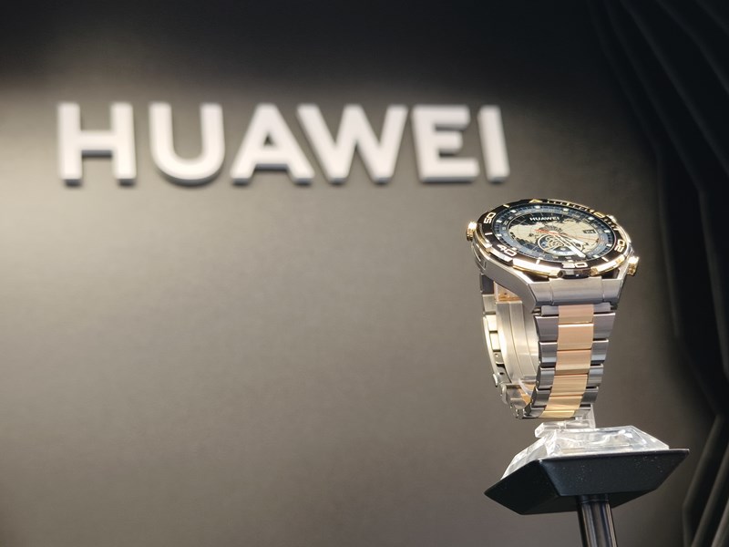 HUAWEI-WATCH-Ultimate-Gold-1