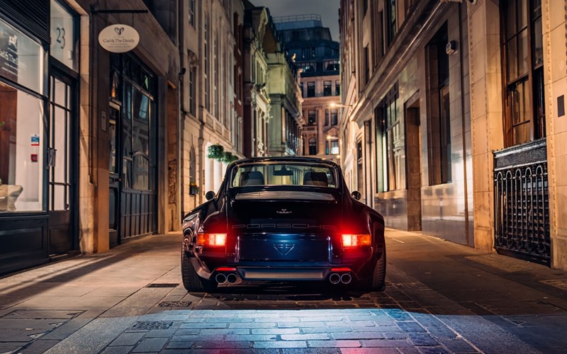 Porsche 911 964 Restomod Theon Design