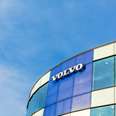 Volvo: &#x3A0;&#x3B5;&#x3C1;&#x3B9;&#x3BA;&#x3BF;&#x3C0;&#x3AD;&#x3C2; &#x3B4;&#x3B1;&#x3C0;&#x3B1;&#x3BD;&#x3CE;&#x3BD; 1,87 &#x3B4;&#x3B9;&#x3C3;. &#x3B4;&#x3BF;&#x3BB;., &#x3BC;&#x3B5;&#x3C4;&#x3AC; &#x3C4;&#x3BF; &#x3C3;&#x3B7;&#x3BC;&#x3B1;&#x3BD;&#x3C4;&#x3B9;&#x3BA;&#x3CC; &quot;&#x3C6;&#x3C1;&#x3AD;&#x3BD;&#x3BF;&quot; &#x3C3;&#x3C4;&#x3B1; &#x3BA;&#x3AD;&#x3C1;&#x3B4;&#x3B7; &#x3B1;&#x27; &#x3C4;&#x3C1;&#x3B9;&#x3BC;&#x3AE;&#x3BD;&#x3BF;&#x3C5; &#x3BA;&#x3B1;&#x3B9; &#x3C4;&#x3BF;&#x3C5;&#x3C2; &#x3B4;&#x3B1;&#x3C3;&#x3BC;&#x3BF;&#x3CD;&#x3C2; &#x3A4;&#x3C1;&#x3B1;&#x3BC;&#x3C0;