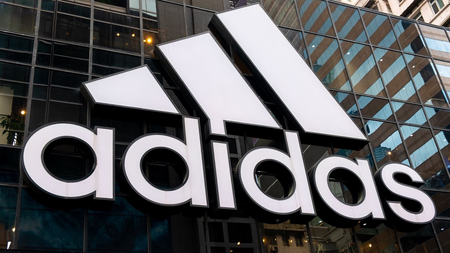 Adidas: &#x386;&#x3BB;&#x3BC;&#x3B1; 19% &#x3C3;&#x3C4;&#x3B9;&#x3C2; &#x3C0;&#x3C9;&#x3BB;&#x3AE;&#x3C3;&#x3B5;&#x3B9;&#x3C2; &#x3B4;&#x27; &#x3C4;&#x3C1;&#x3B9;&#x3BC;&#x3AE;&#x3BD;&#x3BF;&#x3C5;, &#x3BE;&#x3B5;&#x3C0;&#x3B5;&#x3C1;&#x3BD;&#x3CE;&#x3BD;&#x3C4;&#x3B1;&#x3C2; &#x3C4;&#x3B9;&#x3C2; &#x3C0;&#x3C1;&#x3BF;&#x3B2;&#x3BB;&#x3AD;&#x3C8;&#x3B5;&#x3B9;&#x3C2;