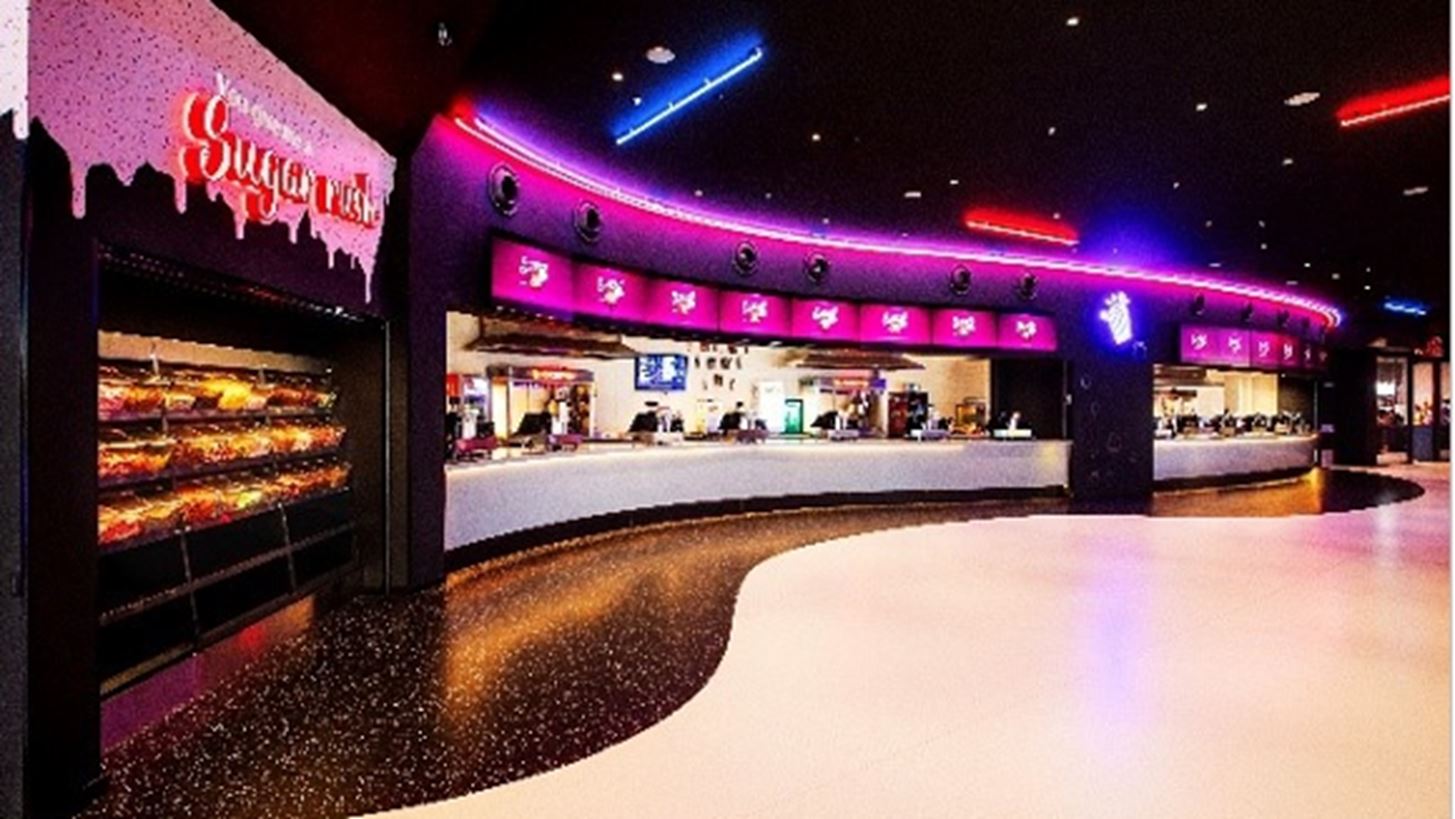 STIRIXIS Group @ Village Cinemas The Mall Athens: &#x397; &#x3B5;&#x3BC;&#x3C0;&#x3B5;&#x3B9;&#x3C1;&#x3AF;&#x3B1; &#x3C0;&#x3C1;&#x3B9;&#x3BD; &#x3C4;&#x3B7;&#x3BD; &#x3C0;&#x3C1;&#x3BF;&#x3B2;&#x3BF;&#x3BB;&#x3AE;