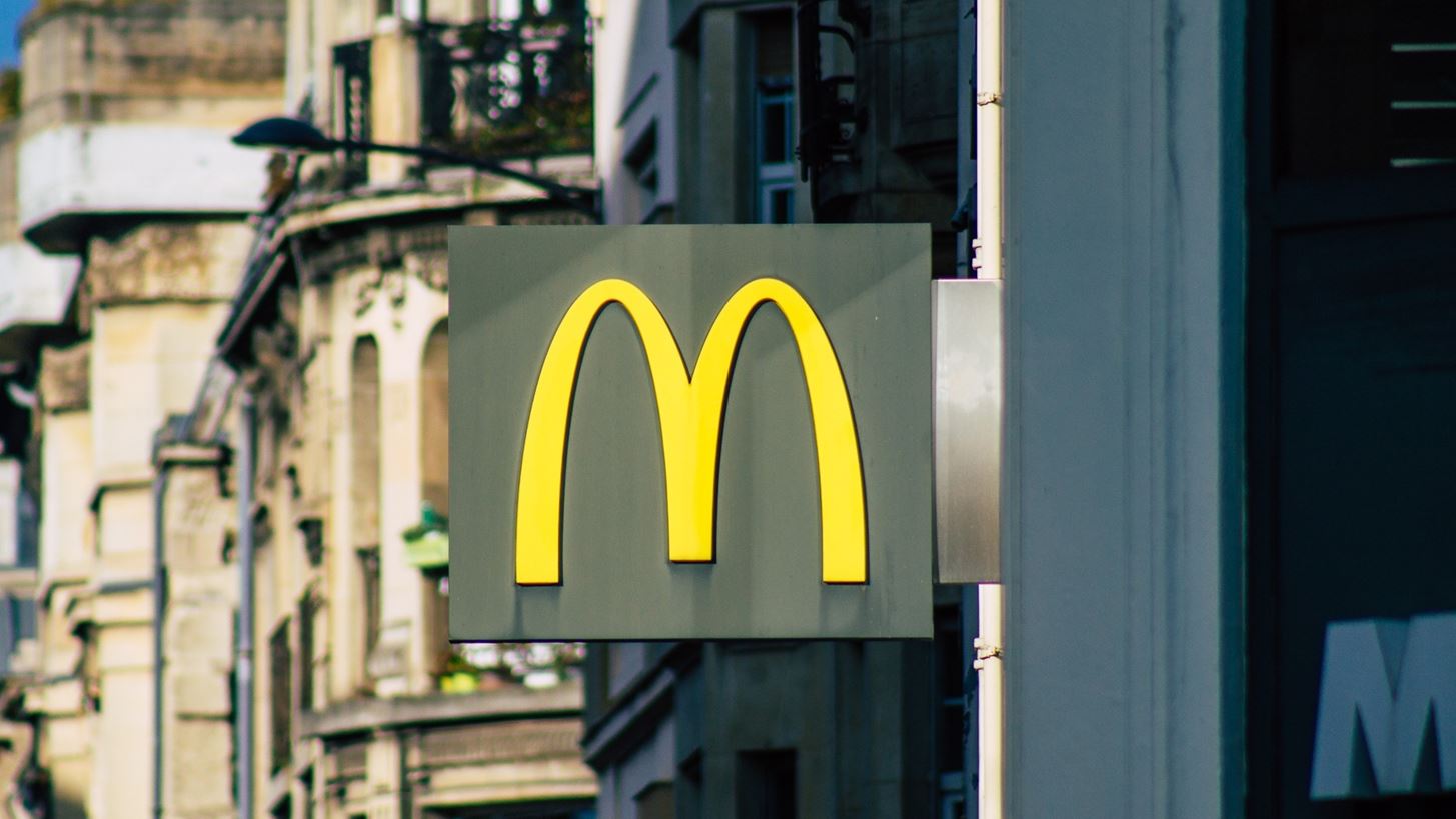 Νομικό πλήγμα για την McDonald's στην Ευρώπη: Έχασε την πλήρη χρήση του σήματος "Big Mac"