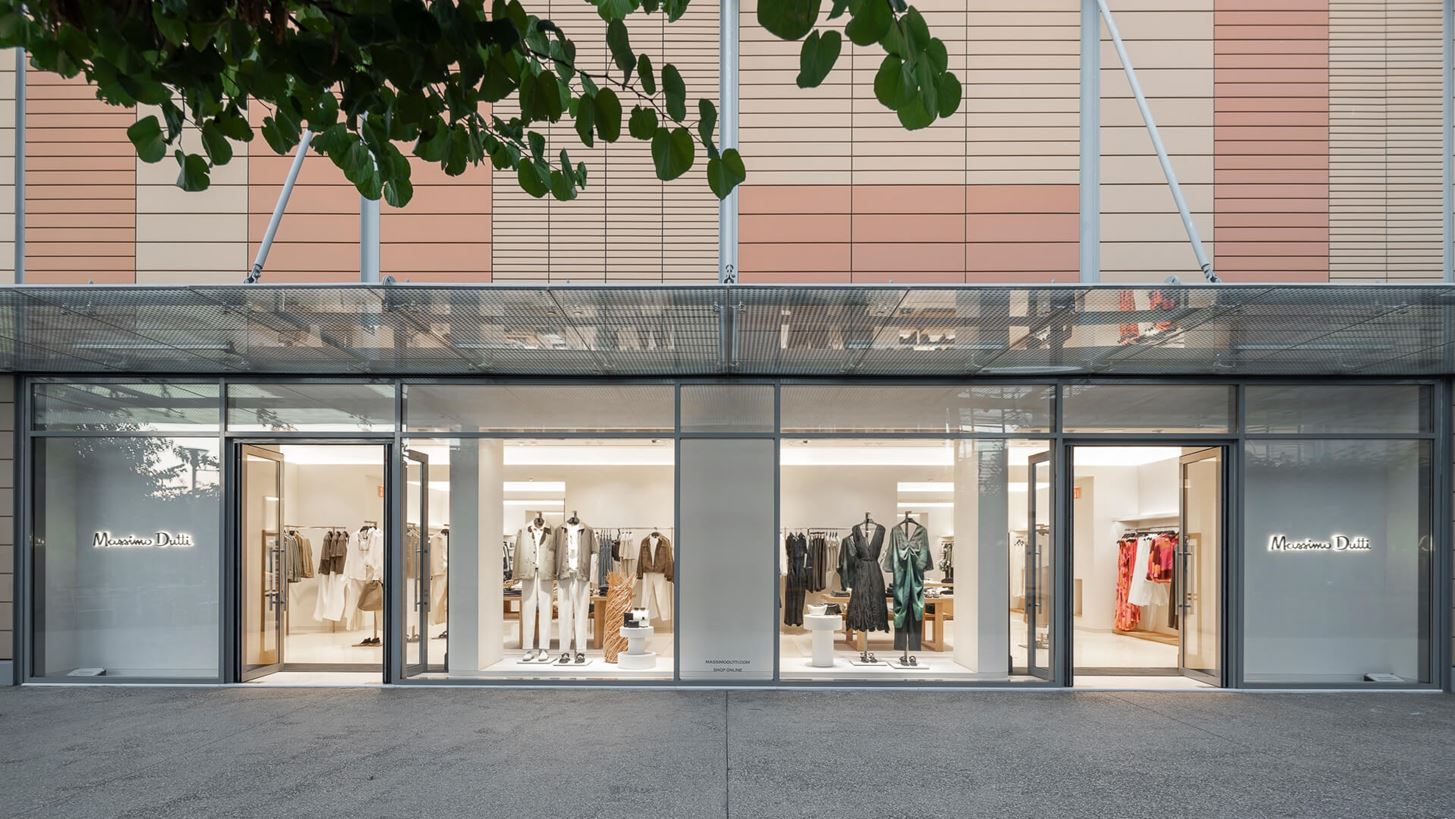 Juicy Couture, Massimo Dutti, Porsche: Πού μπήκαν με νέα καταστήματα οι μεγάλοι παίκτες