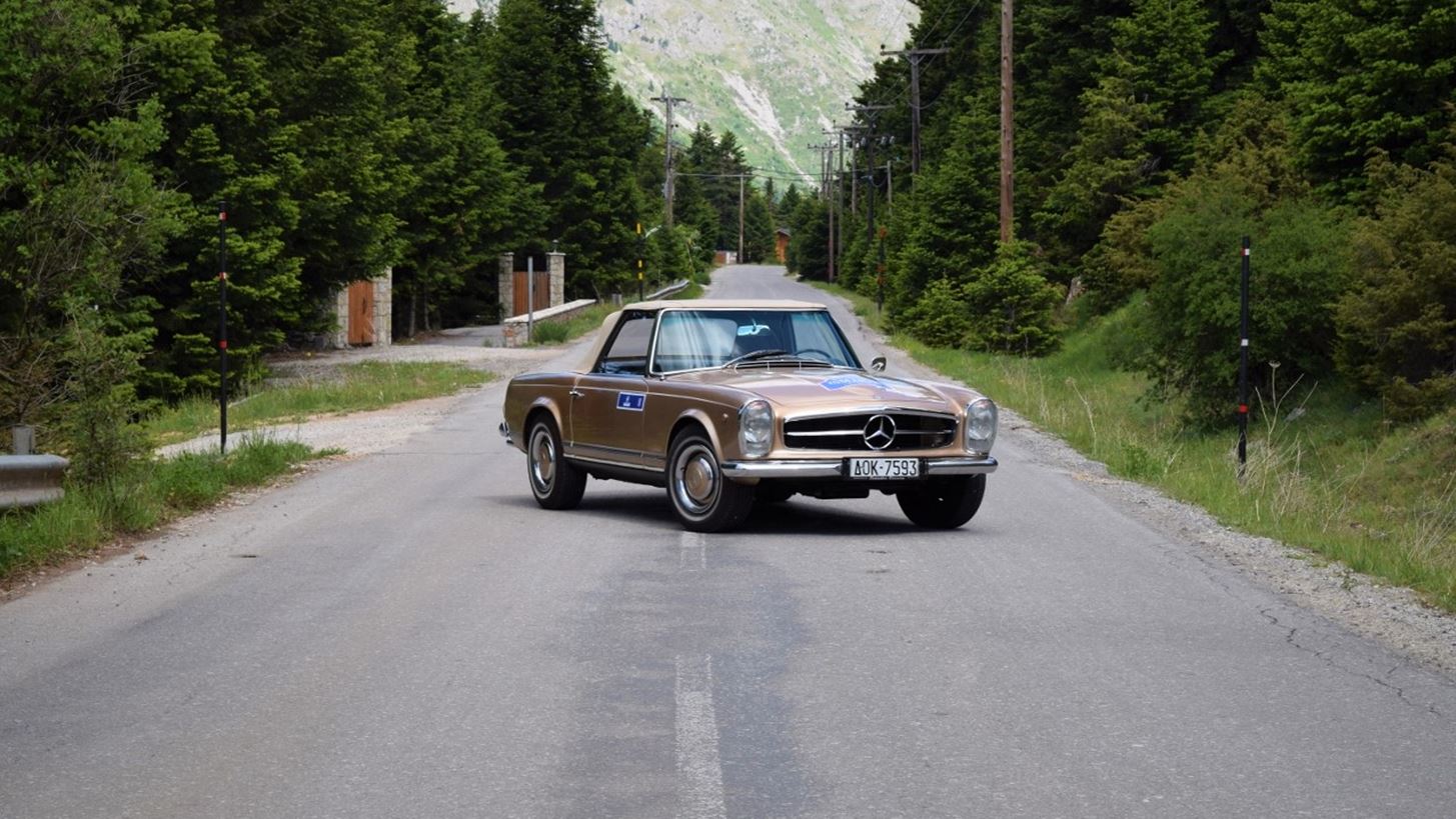 &#x39F; &#x3C7;&#x3C1;&#x3CC;&#x3BD;&#x3BF;&#x3C2; &#x3C3;&#x3C4;&#x3B1;&#x3BC;&#x3B1;&#x3C4;&#x3AC; &#x3C0;&#x3AF;&#x3C3;&#x3C9; &#x3B1;&#x3C0;&#x3CC; &#x3C4;&#x3BF; &#x3C4;&#x3B9;&#x3BC;&#x3CC;&#x3BD;&#x3B9; &#x3C4;&#x3B7;&#x3C2; Mercedes-Benz 230 SL Pagoda (vid.)