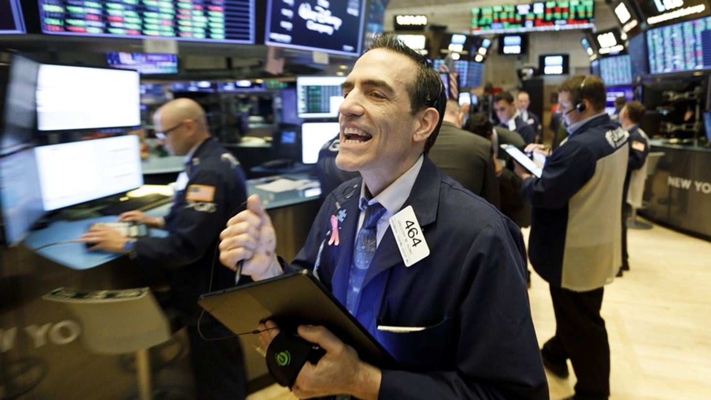 Wall Street: &#x3A3;&#x3C5;&#x3BD;&#x3AD;&#x3C7;&#x3B9;&#x3C3;&#x3B1;&#x3BD; &#x3C4;&#x3B1; &#x3C1;&#x3B5;&#x3BA;&#x3CC;&#x3C1; S&amp;P 500 &#x3BA;&#x3B1;&#x3B9; Nasdaq