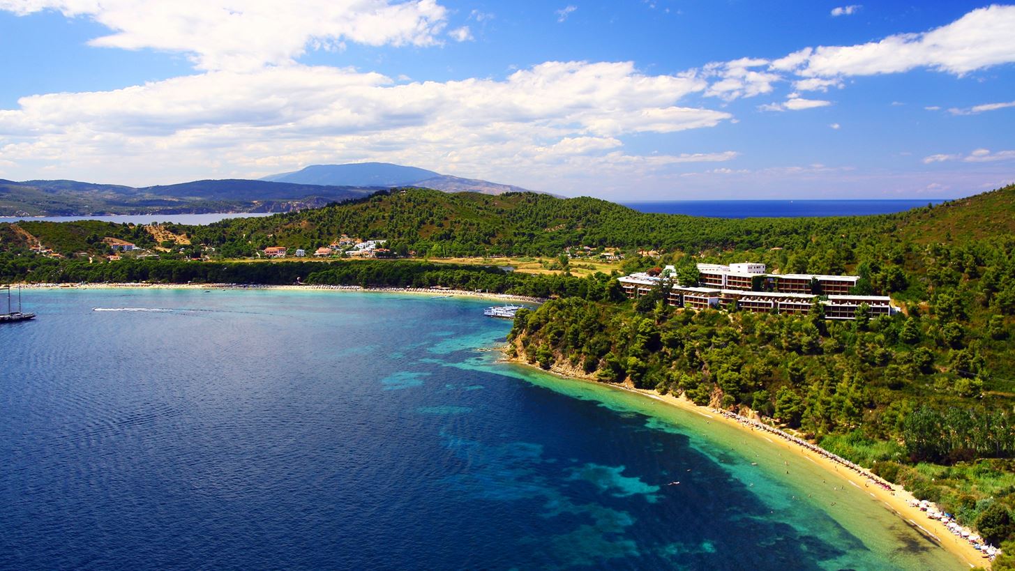 Skiathos Palace: &#x3A0;&#x3B1;&#x3C3;&#x3C7;&#x3B1;&#x3BB;&#x3B9;&#x3BD;&#x3AD;&#x3C2; &#x3B4;&#x3B9;&#x3B1;&#x3BA;&#x3BF;&#x3C0;&#x3AD;&#x3C2; 5 &#x3B1;&#x3C3;&#x3C4;&#x3AD;&#x3C1;&#x3C9;&#x3BD; &#x3C3;&#x3C4;&#x3BF; &#x3BA;&#x3BF;&#x3C3;&#x3BC;&#x3BF;&#x3C0;&#x3BF;&#x3BB;&#x3AF;&#x3C4;&#x3B9;&#x3BA;&#x3BF; &#x3BD;&#x3B7;&#x3C3;&#x3AF; &#x3C4;&#x3C9;&#x3BD; &#x3A3;&#x3C0;&#x3BF;&#x3C1;&#x3AC;&#x3B4;&#x3C9;&#x3BD;