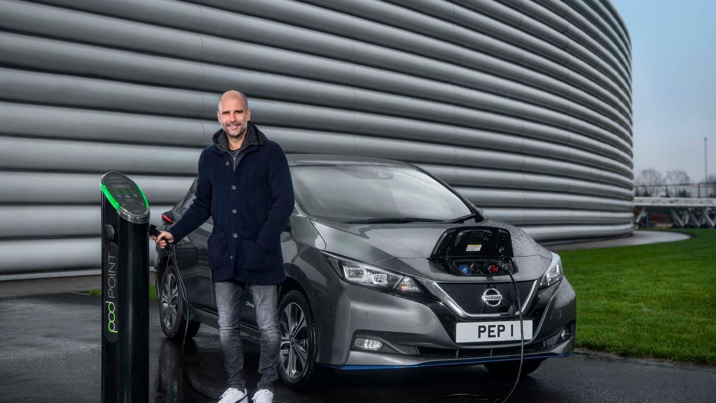 O Pep Guardiola &#x3C3;&#x3C4;&#x3BF;&#x3C5;&#x3C2; &quot;&#x3C1;&#x3C5;&#x3B8;&#x3BC;&#x3BF;&#x3CD;&#x3C2;&quot; &#x3C4;&#x3BF;&#x3C5; Nissan Leaf