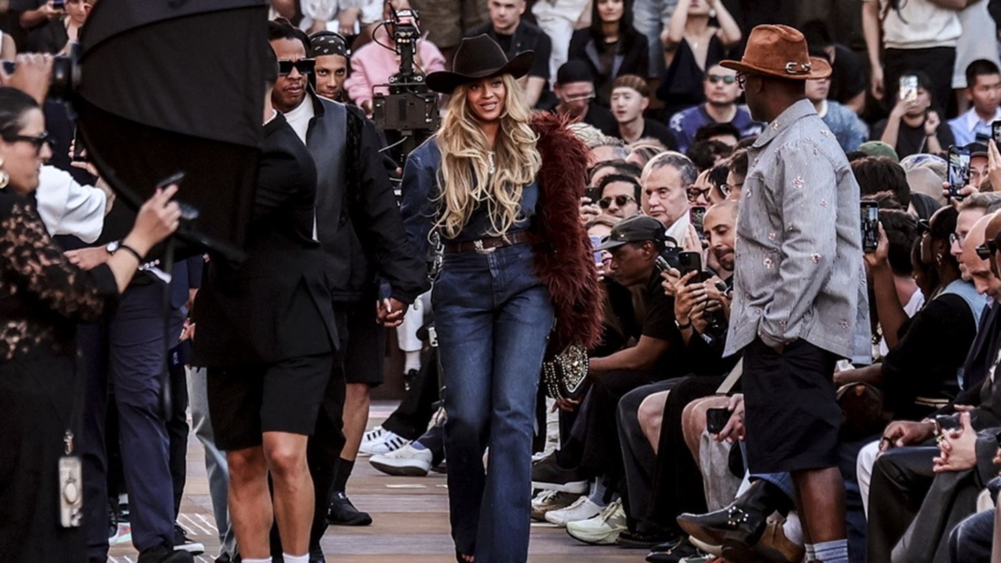 Η Beyoncé είναι πλέον δισεκατομμυριούχος