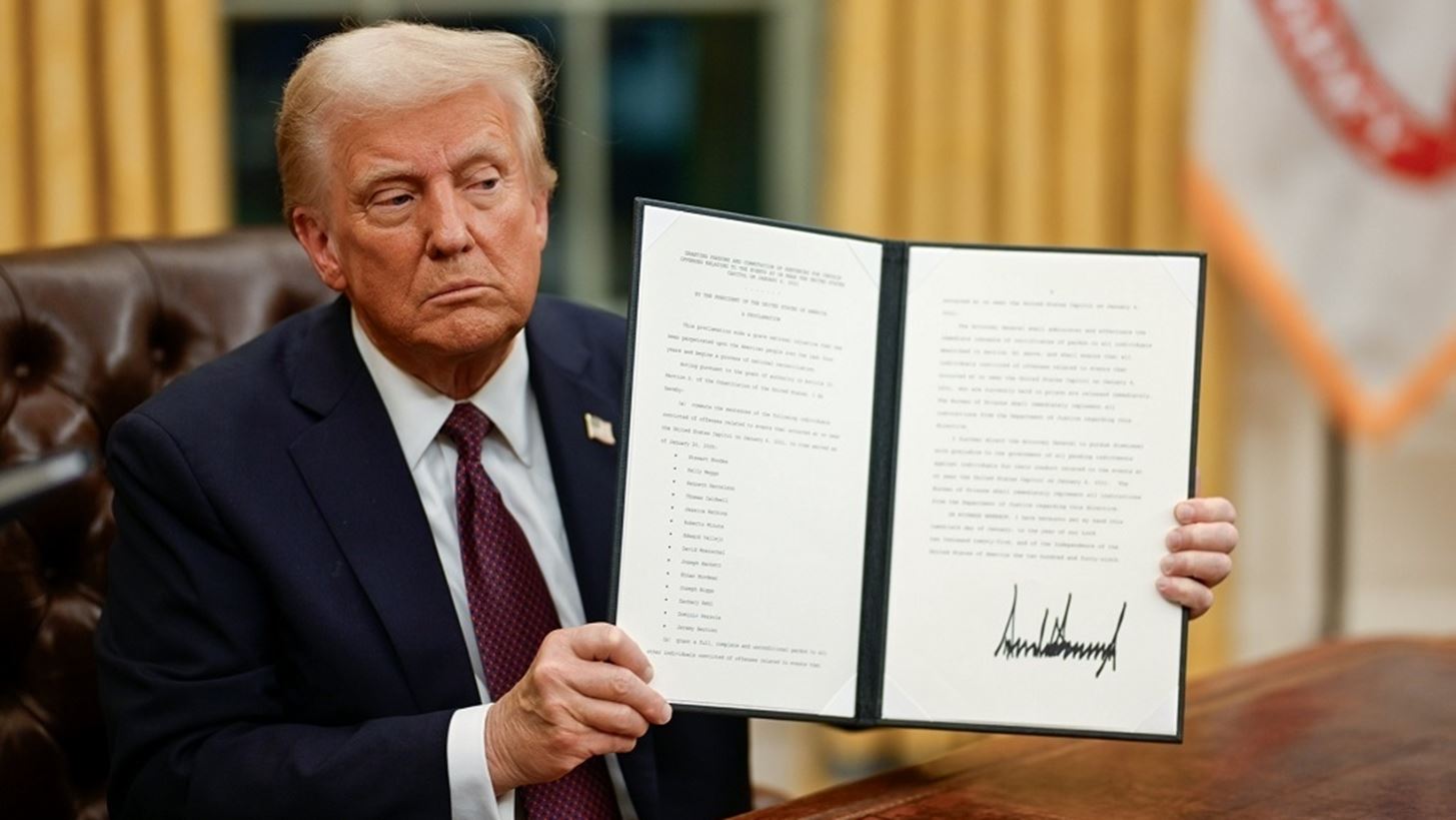 Νέο εκτελεστικό διάταγμα Τραμπ: "ΠΙΣΩ ΣΤΟ ΠΛΑΣΤΙΚΟ!" και τέλος στα χάρτινα καλαμάκια - "Κλείστε τη USAID"