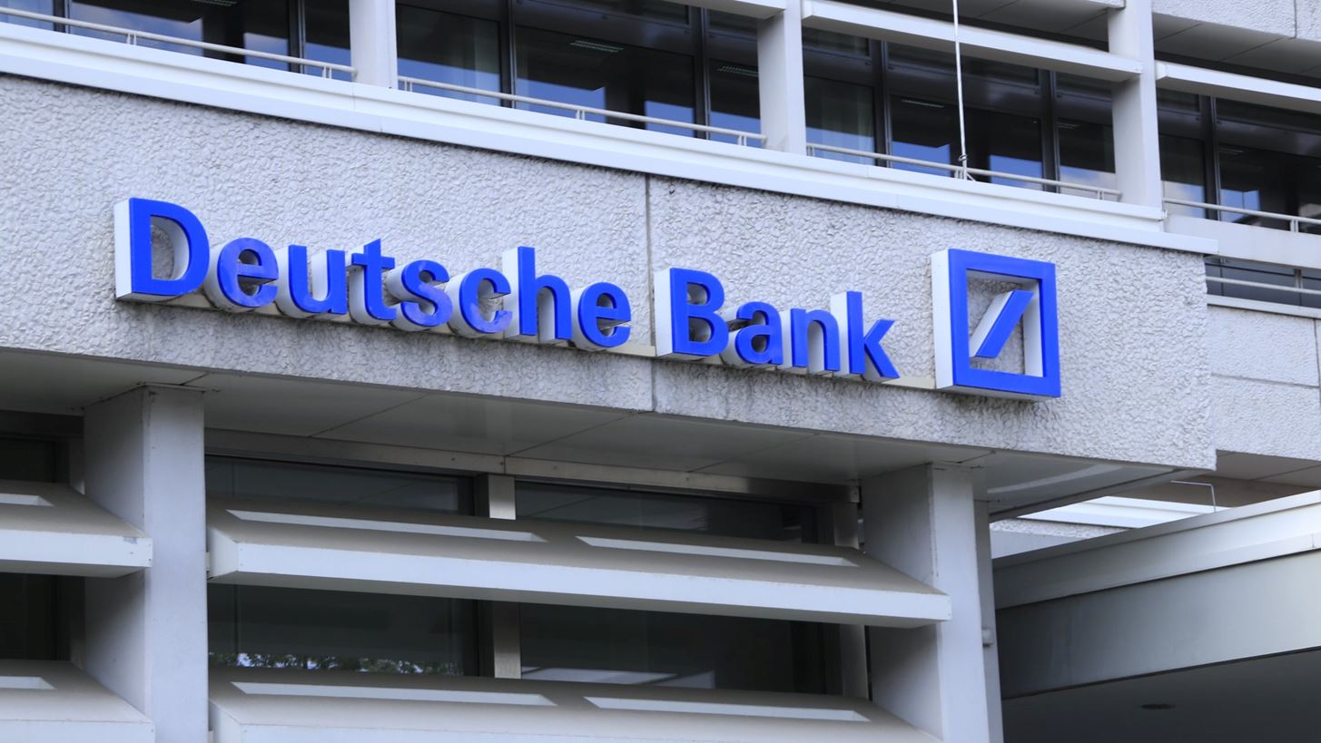 Deutsche Bank: "Έσπασε" το σερί 15 κερδοφόρων τριμήνων, με μικρότερες του αναμενομένου ζημίες στο β΄ τρίμηνο