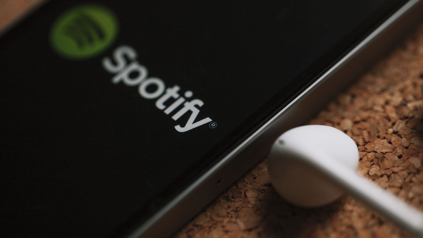 Spotify: &#x391;&#x3C0;&#x3C1;&#x3CC;&#x3C3;&#x3BC;&#x3B5;&#x3BD;&#x3B7; &#x3B1;&#x3CD;&#x3BE;&#x3B7;&#x3C3;&#x3B7; &#x3BA;&#x3B5;&#x3C1;&#x3B4;&#x3CE;&#x3BD; &#x3BA;&#x3B1;&#x3B9; &#x3C3;&#x3C5;&#x3BD;&#x3B4;&#x3C1;&#x3BF;&#x3BC;&#x3B7;&#x3C4;&#x3CE;&#x3BD; &#x3C3;&#x3C4;&#x3BF; &#x3B3;&#x27; &#x3C4;&#x3C1;&#x3AF;&#x3BC;&#x3B7;&#x3BD;&#x3BF;