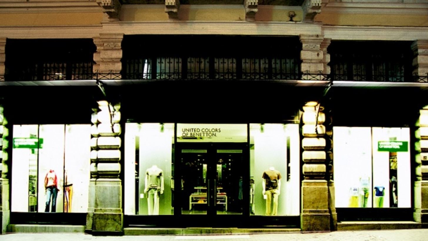 &#x393;&#x3B9;&#x3B1;&#x3C4;&#x3AF; &#x3B7; Benetton &#x395;&#x3BB;&#x3BB;&#x3AC;&#x3C2; &#x3AD;(&#x3B3;)&#x3C1;&#x3B1;&#x3C8;&#x3B5; &#x3B6;&#x3B7;&#x3BC;&#x3B9;&#x3AD;&#x3C2; 5,1 &#x3B5;&#x3BA;&#x3B1;&#x3C4;. &#x3B5;&#x3C5;&#x3C1;&#x3CE; &#x3B1;&#x3C0;&#x3CC; &#x3BA;&#x3AD;&#x3C1;&#x3B4;&#x3B7; 1,3 &#x3B5;&#x3BA;&#x3B1;&#x3C4;.