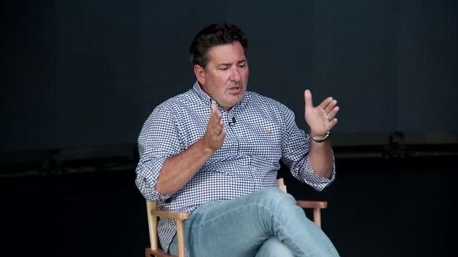 H Napster &#x3C0;&#x3B1;&#x3C1;&#x3BF;&#x3C5;&#x3C3;&#x3AF;&#x3B1;&#x3B6;&#x3B5; &#x3B5;&#x3C0;&#x3B9;&#x3BA;&#x3B5;&#x3AF;&#x3BC;&#x3B5;&#x3BD;&#x3B7; &#x3B5;&#x3C0;&#x3AD;&#x3BD;&#x3B4;&#x3C5;&#x3C3;&#x3B7; 3 &#x3B4;&#x3B9;&#x3C3;. &#x3B1;&#x3C0;&#x3CC; &#x3BC;&#x3C5;&#x3C3;&#x3C4;&#x3B7;&#x3C1;&#x3B9;&#x3CE;&#x3B4;&#x3B7; &#x3B5;&#x3C0;&#x3B5;&#x3BD;&#x3B4;&#x3C5;&#x3C4;&#x3AE;: &#x3BF; &quot;&#x3B5;&#x3C0;&#x3B5;&#x3BD;&#x3B4;&#x3C5;&#x3C4;&#x3AE;&#x3C2;&quot; &#x3BA;&#x3B1;&#x3B9; &#x3C4;&#x3B1; &quot;&#x3C7;&#x3C1;&#x3AE;&#x3BC;&#x3B1;&#x3C4;&#x3B1;&quot; &#x3AD;&#x3B3;&#x3B9;&#x3BD;&#x3B1;&#x3BD;... &#x3BA;&#x3B1;&#x3C0;&#x3BD;&#x3CC;&#x3C2;