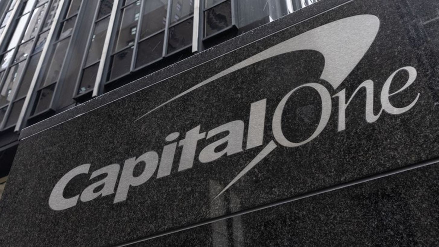 &#x3A3;&#x3C4;&#x3B1; &#x3C7;&#x3AD;&#x3C1;&#x3B9;&#x3B1; &#x3C4;&#x3B7;&#x3C2; Capital One &#x3B7; Discover &#x3AD;&#x3BD;&#x3B1;&#x3BD;&#x3C4;&#x3B9; 35 &#x3B4;&#x3B9;&#x3C3;. &#x3B4;&#x3BF;&#x3BB;., &#x3C3;&#x3C4;&#x3BF; &#x3BC;&#x3B5;&#x3B3;&#x3B1;&#x3BB;&#x3CD;&#x3C4;&#x3B5;&#x3C1;&#x3BF; deal &#x3C4;&#x3BF;&#x3C5; 2024 &#x3C0;&#x3B1;&#x3B3;&#x3BA;&#x3BF;&#x3C3;&#x3BC;&#x3AF;&#x3C9;&#x3C2;