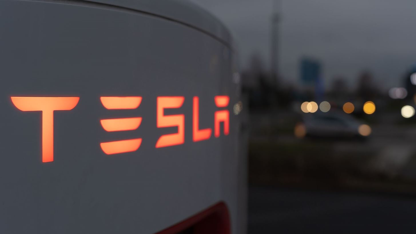 Tesla: Κάτω από τις προσδοκίες οι παραδόσεις οχημάτων για το τρίτο τρίμηνο