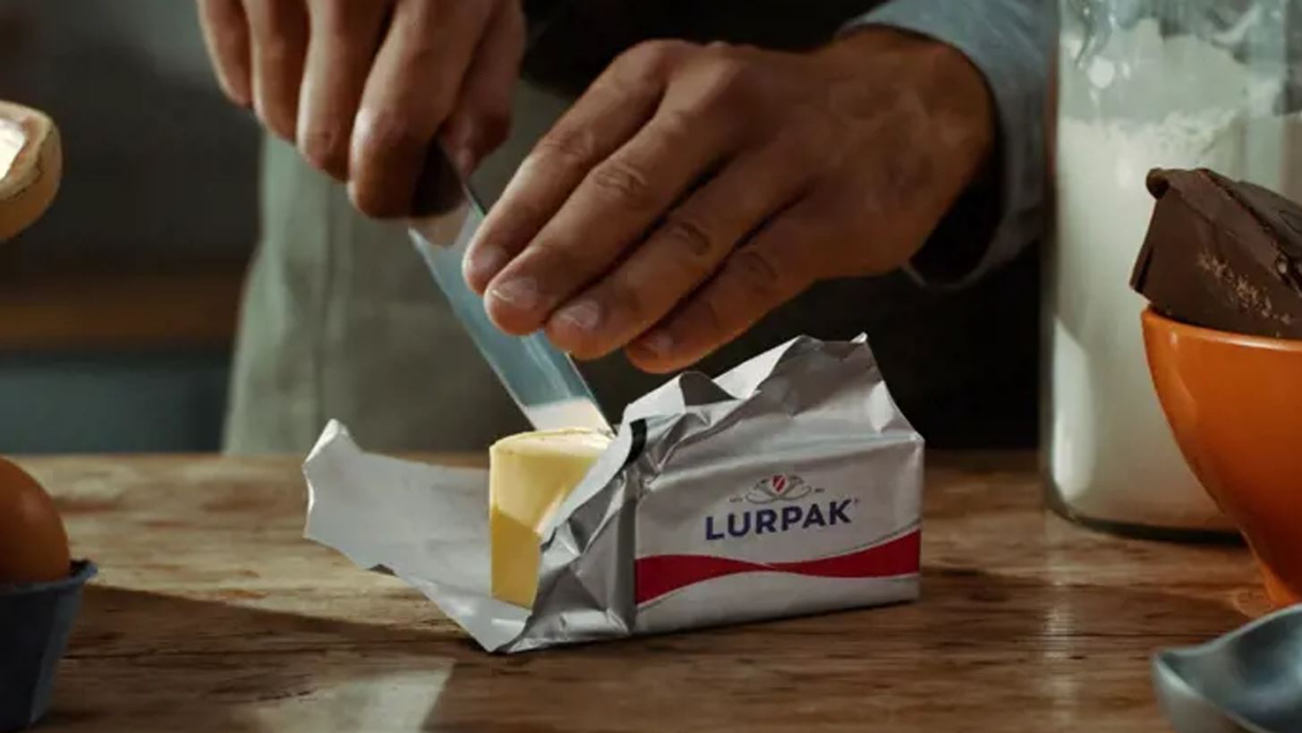 Arla Foods &#x395;&#x3BB;&#x3BB;&#x3AC;&#x3C2;: &#x3A4;&#x3BF; Lurpak &quot;&#x3BD;&#x3BF;&#x3C3;&#x3C4;&#x3B9;&#x3BC;&#x3B5;&#x3CD;&#x3B5;&#x3B9;&quot; &#x3C4;&#x3B6;&#x3AF;&#x3C1;&#x3BF; &#x3BA;&#x3B1;&#x3B9; &#x3BA;&#x3AD;&#x3C1;&#x3B4;&#x3B7;