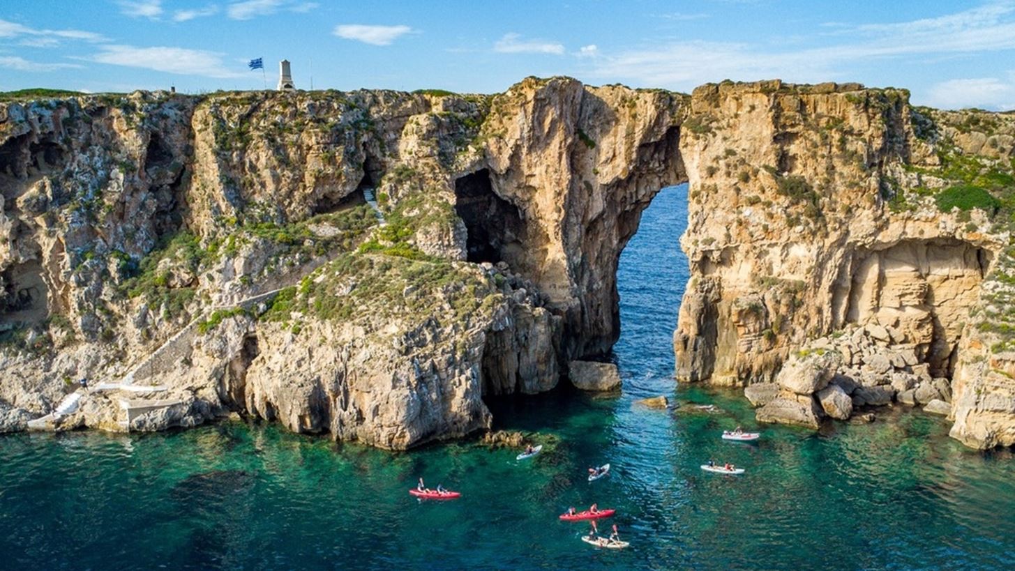 &#x3A0;&#x3AC;&#x3BD;&#x3C9; &#x3B1;&#x3C0;&#x3CC; 4.000 &#x3C3;&#x3C5;&#x3BC;&#x3BC;&#x3B5;&#x3C4;&#x3BF;&#x3C7;&#x3AD;&#x3C2;, 70 &#x3B4;&#x3C1;&#x3AC;&#x3C3;&#x3B5;&#x3B9;&#x3C2; &#x3BA;&#x3B1;&#x3B9; &#x3BD;&#x3AD;&#x3B5;&#x3C2; &#x3B5;&#x3BC;&#x3C0;&#x3B5;&#x3B9;&#x3C1;&#x3AF;&#x3B5;&#x3C2; &#x3C3;&#x3C4;&#x3BF; Navarino Challenge 2025