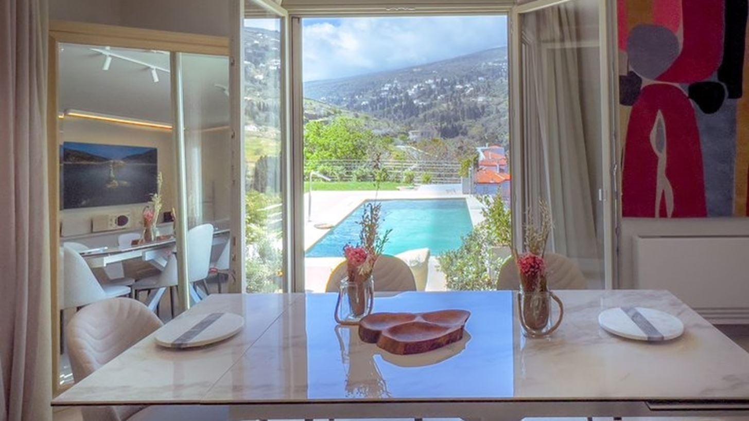 Suite Home Villas Andros: &#x397; &#x3C4;&#x3AD;&#x3C7;&#x3BD;&#x3B7; &#x3C4;&#x3B7;&#x3C2; &#x3C6;&#x3B9;&#x3BB;&#x3BF;&#x3BE;&#x3B5;&#x3BD;&#x3AF;&#x3B1;&#x3C2; &#x3C3;&#x3C5;&#x3BD;&#x3B1;&#x3BD;&#x3C4;&#x3AC; &#x3C4;&#x3B7;&#x3BD; &#x3B1;&#x3C5;&#x3B8;&#x3B5;&#x3BD;&#x3C4;&#x3B9;&#x3BA;&#x3CC;&#x3C4;&#x3B7;&#x3C4;&#x3B1; &#x3C4;&#x3B7;&#x3C2; &#x384;&#x391;&#x3BD;&#x3B4;&#x3C1;&#x3BF;&#x3C5;