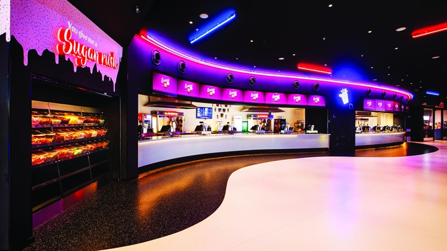 STIRIXIS Group @ Village Cinemas The Mall Athens: &#x397; &#x3B5;&#x3BC;&#x3C0;&#x3B5;&#x3B9;&#x3C1;&#x3AF;&#x3B1; &#x3C0;&#x3C1;&#x3B9;&#x3BD; &#x3C4;&#x3B7;&#x3BD; &#x3C0;&#x3C1;&#x3BF;&#x3B2;&#x3BF;&#x3BB;&#x3AE;