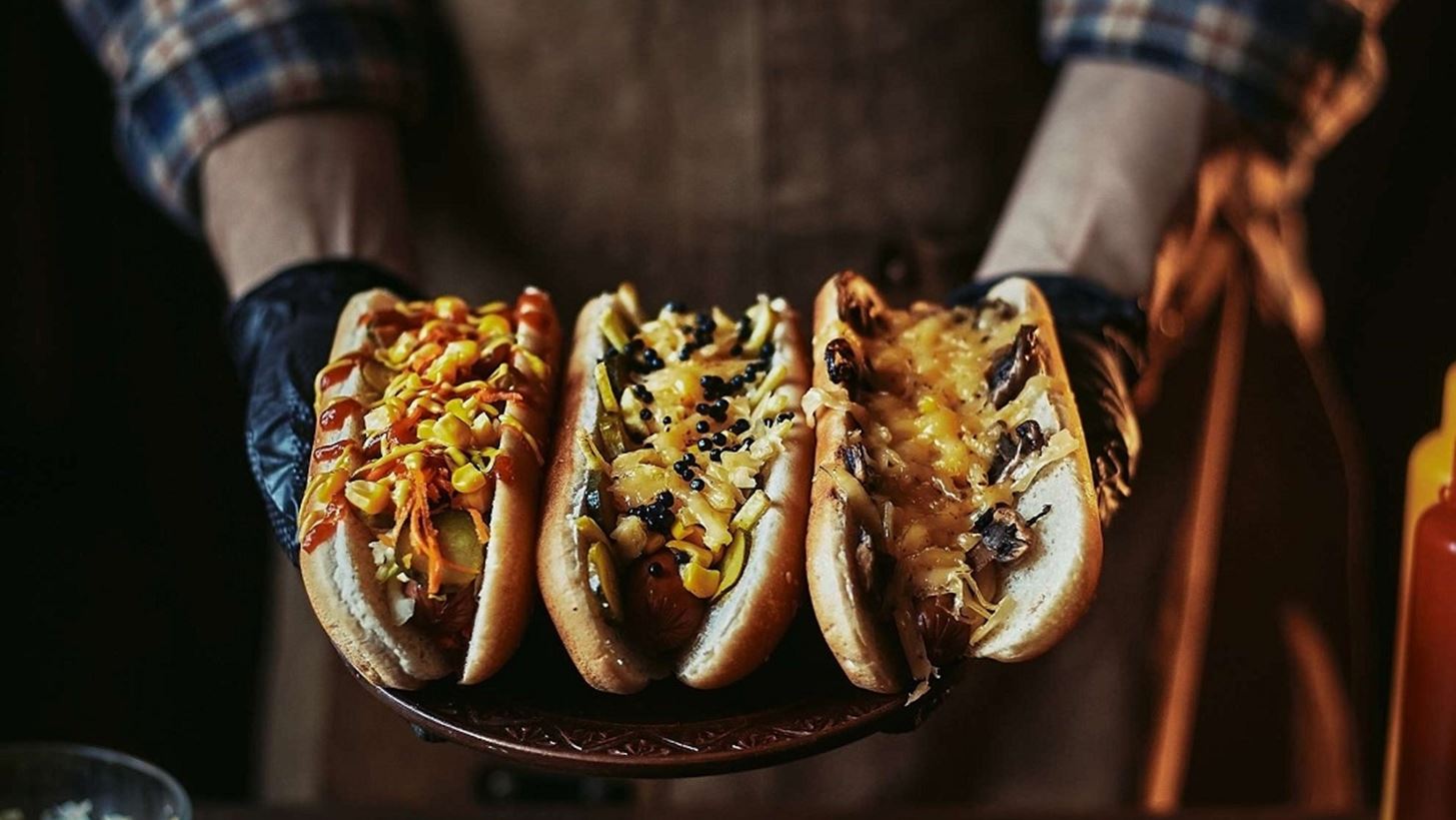 Tasty Awards 2024 x Esquire: &#x3A0;&#x3BF;&#x3CD; &#x3C0;&#x3B1;&#x3AF;&#x3B6;&#x3B5;&#x3B9; &#x3BA;&#x3BF;&#x3C1;&#x3C5;&#x3C6;&#x3B1;&#x3AF;&#x3BF; street food &#x3C3;&#x3C4;&#x3B7;&#x3BD; &#x3C0;&#x3CC;&#x3BB;&#x3B7;;