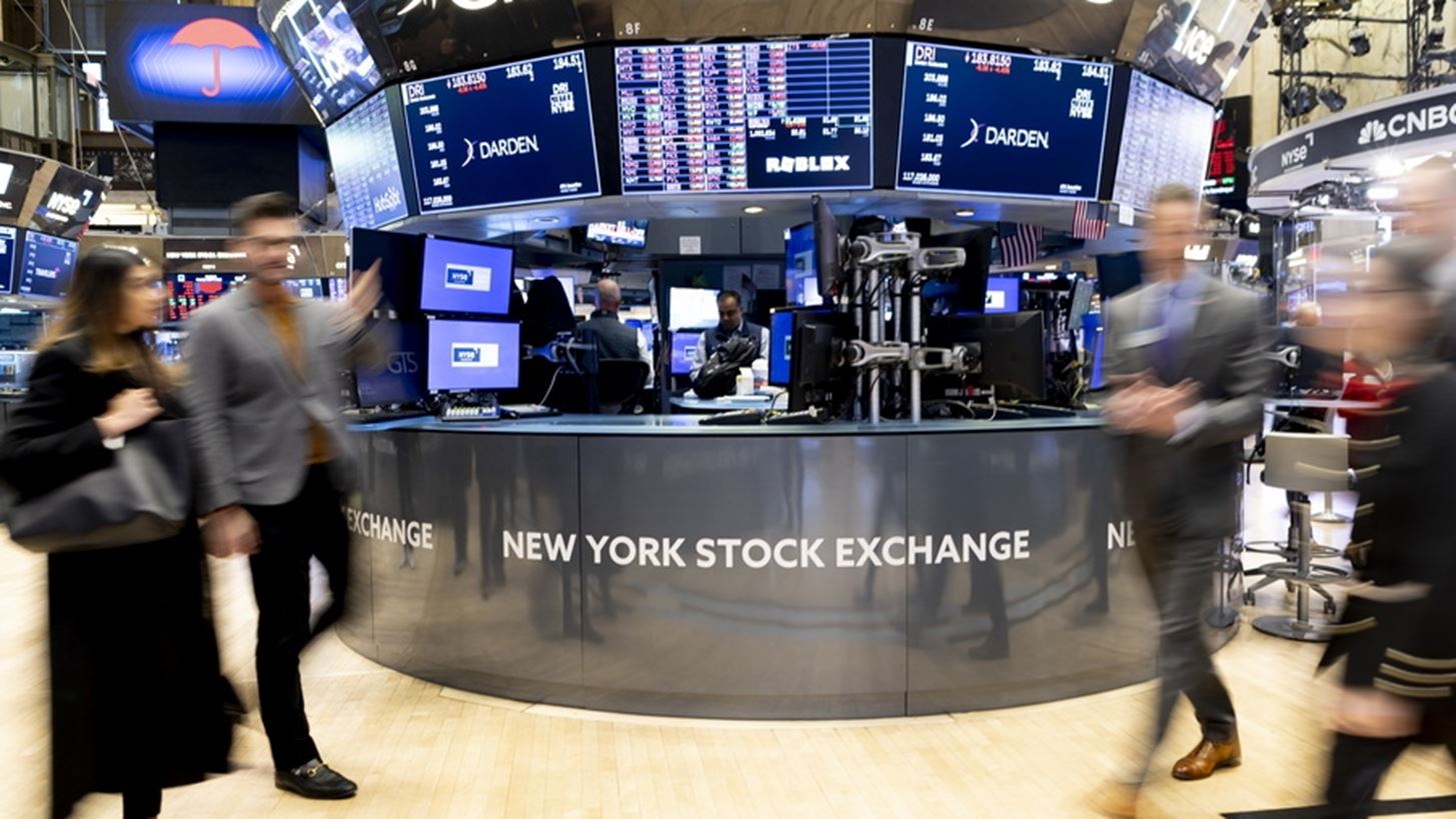 Wall Street: &#x3A0;&#x3C1;&#x3BF;&#x3C3;&#x3C0;&#x3AC;&#x3B8;&#x3B5;&#x3B9;&#x3B5;&#x3C2; &#x3B1;&#x3BD;&#x3CC;&#x3B4;&#x3BF;&#x3C5; &#x3BC;&#x3B5;&#x3C4;&#x3AC; &#x3C4;&#x3BF;&#x3C5;&#x3C2; &#x3C4;&#x3C1;&#x3B1;&#x3C0;&#x3B5;&#x3B6;&#x3B9;&#x3BA;&#x3BF;&#x3CD;&#x3C2; &#x3BA;&#x3C1;&#x3B1;&#x3B4;&#x3B1;&#x3C3;&#x3BC;&#x3BF;&#x3CD;&#x3C2; - &#x3A5;&#x3C0;&#x3BF;&#x3C7;&#x3C9;&#x3C1;&#x3BF;&#x3CD;&#x3BD; &#x3BF;&#x3B9; &#x3B1;&#x3BD;&#x3B7;&#x3C3;&#x3C5;&#x3C7;&#x3AF;&#x3B5;&#x3C2; &#x3BB;&#x3CC;&#x3B3;&#x3C9; &#x3B4;&#x3B1;&#x3C3;&#x3BC;&#x3CE;&#x3BD;
