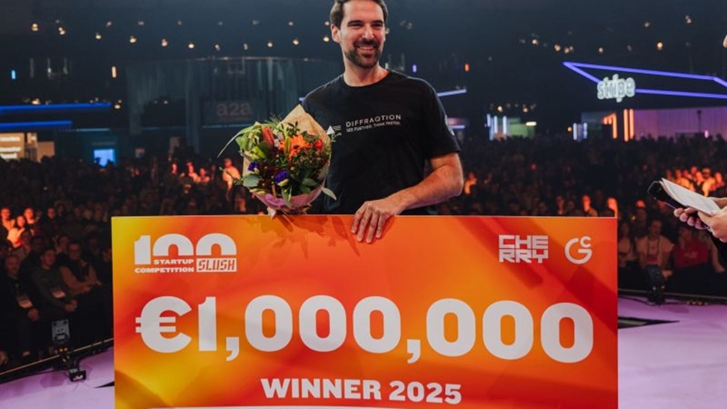 Slush 2025: &#x39F; &#x388;&#x3BB;&#x3BB;&#x3B7;&#x3BD;&#x3B1;&#x3C2; startupper &#x3C0;&#x3BF;&#x3C5; &#x3BA;&#x3AD;&#x3C1;&#x3B4;&#x3B9;&#x3C3;&#x3B5; &#x3C4;&#x3BF;&#x3BD; &#x3B4;&#x3B9;&#x3B1;&#x3B3;&#x3C9;&#x3BD;&#x3B9;&#x3C3;&#x3BC;&#x3CC; &quot;Slush 100&quot; &#x3BA;&#x3B1;&#x3B9; 1 &#x3B5;&#x3BA;&#x3B1;&#x3C4;. &#x3B4;&#x3BF;&#x3BB;.