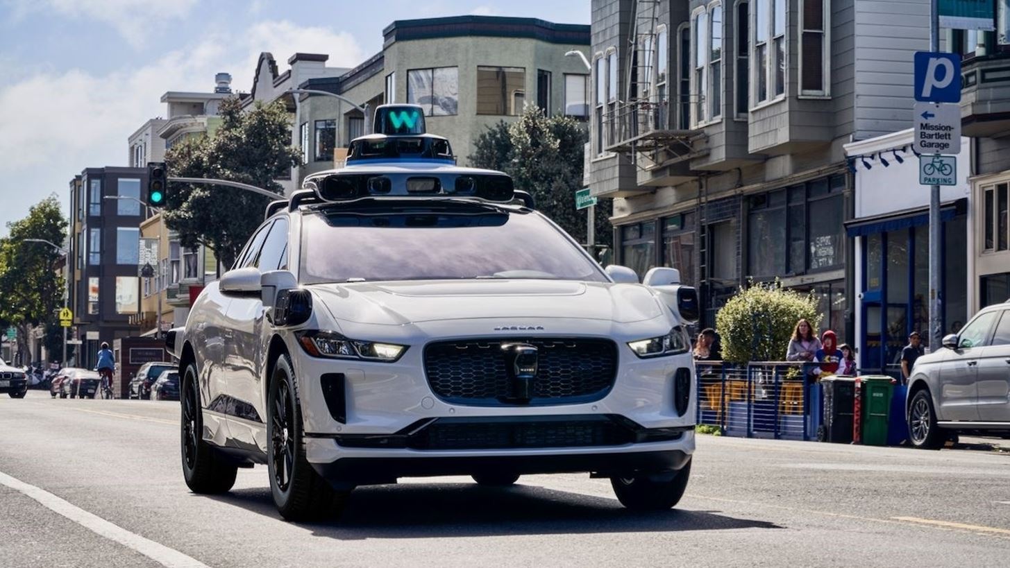 &#x397; Waymo &#x3B5;&#x3C0;&#x3B5;&#x3BA;&#x3C4;&#x3B5;&#x3AF;&#x3BD;&#x3B5;&#x3B9; &#x3C4;&#x3B9;&#x3C2; &#x3B4;&#x3B9;&#x3B1;&#x3B4;&#x3C1;&#x3BF;&#x3BC;&#x3AD;&#x3C2; &#x3C4;&#x3C9;&#x3BD; &#x3C1;&#x3BF;&#x3BC;&#x3C0;&#x3BF;&#x3C4;&#x3B1;&#x3BE;&#x3AF; &#x3C4;&#x3B7;&#x3C2; &#x3BC;&#x3B5; &#x3B5;&#x3C0;&#x3AD;&#x3BD;&#x3B4;&#x3C5;&#x3C3;&#x3B7; $5,6 &#x3B4;&#x3B9;&#x3C3;.