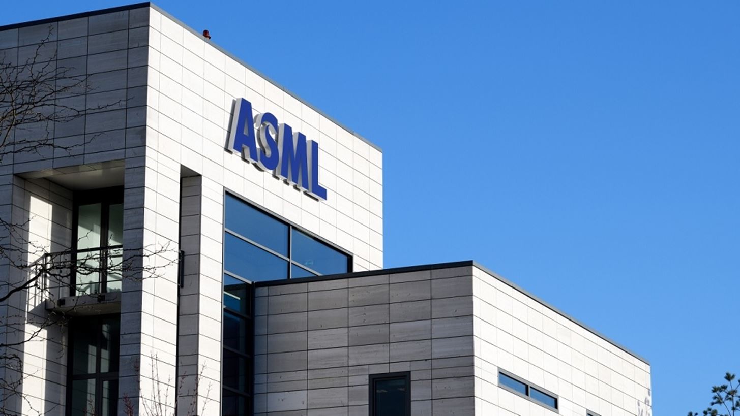 ASML: Κατώτερες των προσδοκιών οι παραγγελίες α' τριμήνου για τον ολλανδικό κολοσσό μηχανών παραγωγής τσιπ