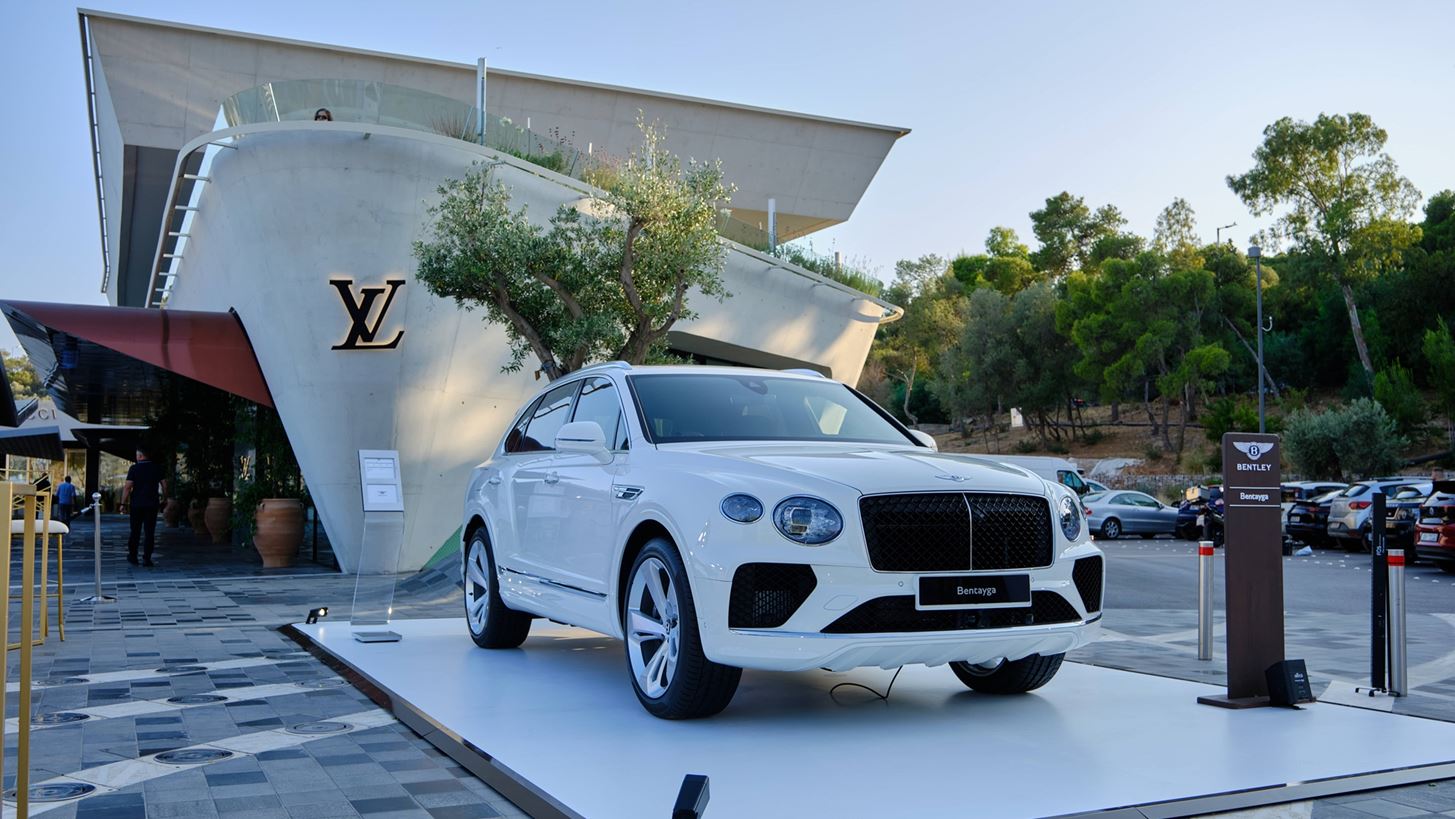 &#x397; Bentley &#x3C3;&#x3C4;&#x3B7;&#x3BD; &#x391;&#x3B8;&#x3B7;&#x3BD;&#x3B1;&#x3CA;&#x3BA;&#x3AE; &#x3A1;&#x3B9;&#x3B2;&#x3B9;&#x3AD;&#x3C1;&#x3B1;: &#x388;&#x3BD;&#x3B1; &#x3BA;&#x3BF;&#x3BC;&#x3C8;&#x3CC; &quot;&#x3C4;&#x3B1;&#x3BE;&#x3AF;&#x3B4;&#x3B9;&quot; &#x3C0;&#x3BF;&#x3BB;&#x3C5;&#x3C4;&#x3AD;&#x3BB;&#x3B5;&#x3B9;&#x3B1;&#x3C2;