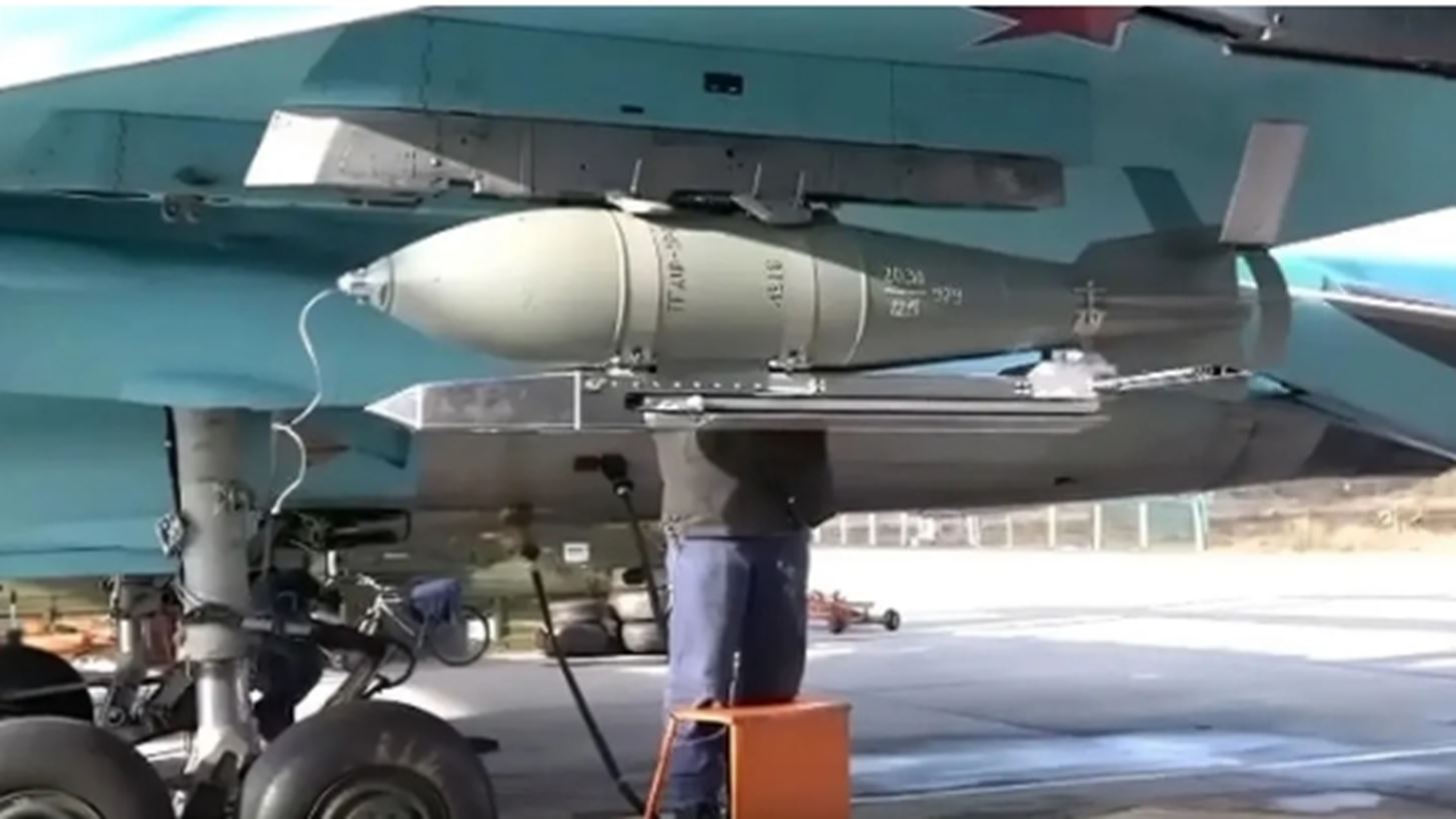 Τα ουκρανικά drones "κυνηγούν" τα βομβαρδιστικά Sukhoi στo έδαφος της Ρωσίας