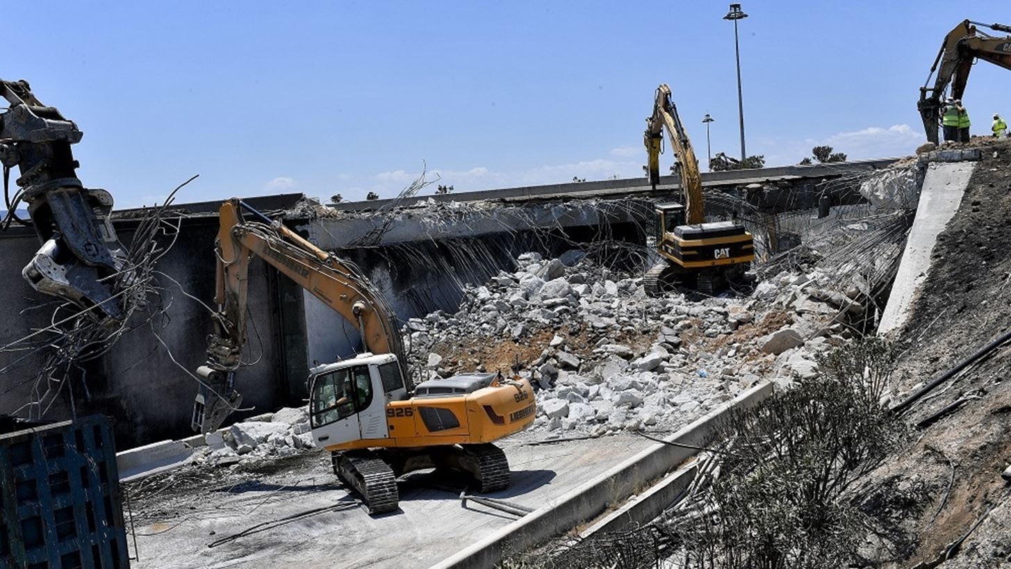 &#x3A4;&#x3BF; &#x3C1;&#x3B5;&#x3BA;&#x3CC;&#x3C1; &#x3BC;&#x3B5; &#x3C4;&#x3B7; &#x3B3;&#x3AD;&#x3C6;&#x3C5;&#x3C1;&#x3B1; &#x3C0;&#x3BF;&#x3C5; &#x3B3;&#x3BA;&#x3C1;&#x3B5;&#x3BC;&#x3AF;&#x3C3;&#x3C4;&#x3B7;&#x3BA;&#x3B5; &#x3BA;&#x3B1;&#x3B9; &#x3C4;&#x3B1; &#x3B5;&#x3C0;&#x3CC;&#x3BC;&#x3B5;&#x3BD;&#x3B1; &#x3B2;&#x3AE;&#x3BC;&#x3B1;&#x3C4;&#x3B1;