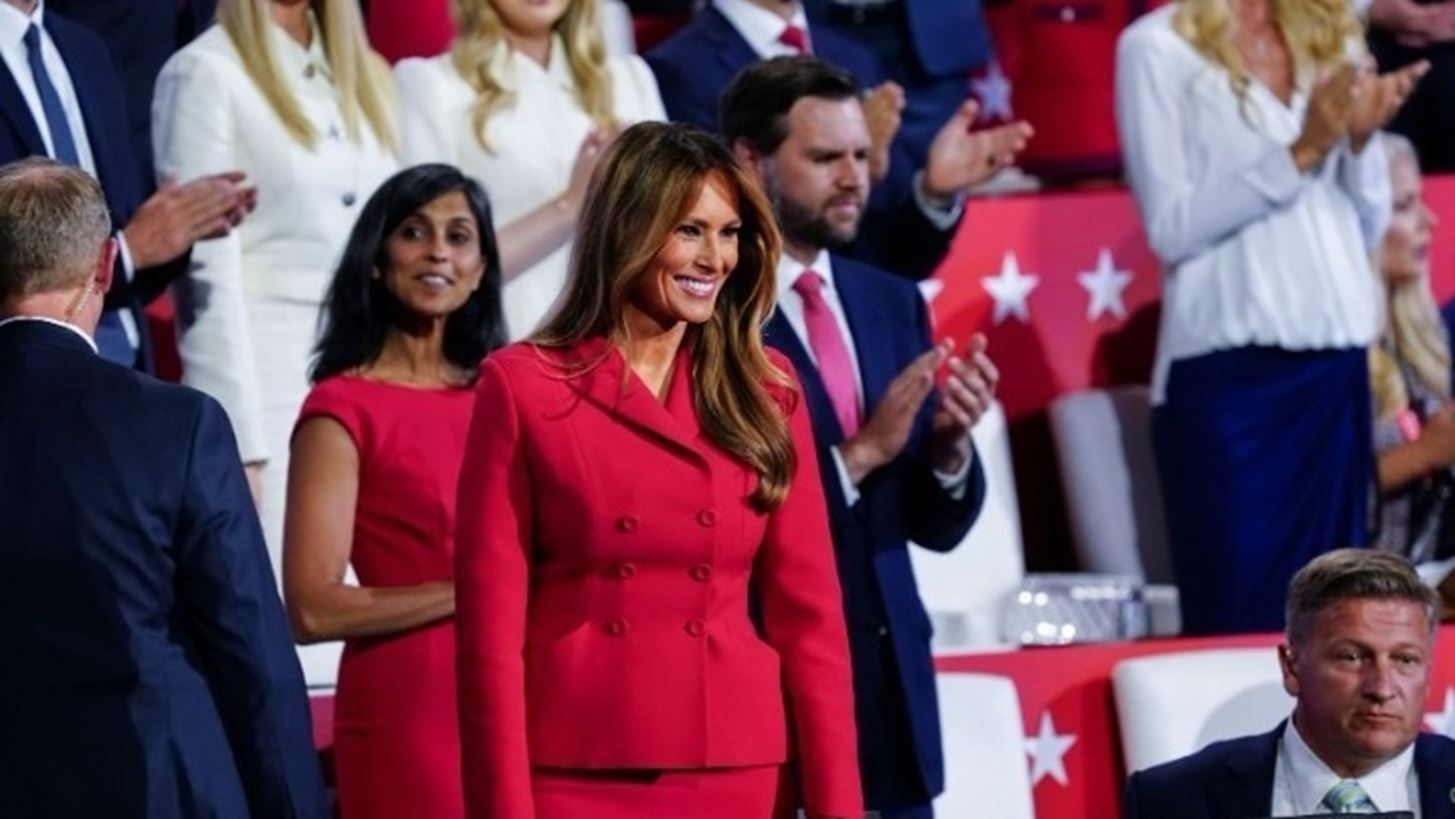 Σπάνια εμφάνιση της Μελάνια σε προεκλογική συγκέντρωση του Ντόναλντ Τραμπ