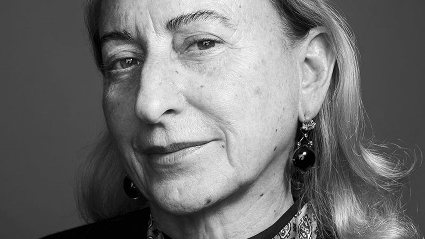 Miuccia Prada: &#x39D;&#x3B1; &#x3C0;&#x3C1;&#x3BF;&#x3BA;&#x3B1;&#x3BB;&#x3B5;&#x3AF;&#x3C2; &#x3C4;&#x3BF;&#x3BD; &#x3B5;&#x3B1;&#x3C5;&#x3C4;&#x3CC; &#x3C3;&#x3BF;&#x3C5; &#x3BA;&#x3B1;&#x3B8;&#x3B7;&#x3BC;&#x3B5;&#x3C1;&#x3B9;&#x3BD;&#x3AC; &#x3BD;&#x3B1; &#x3C3;&#x3BA;&#x3AD;&#x3C6;&#x3C4;&#x3B5;&#x3C4;&#x3B1;&#x3B9;