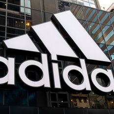 Adidas: &#x386;&#x3BB;&#x3BC;&#x3B1; 19% &#x3C3;&#x3C4;&#x3B9;&#x3C2; &#x3C0;&#x3C9;&#x3BB;&#x3AE;&#x3C3;&#x3B5;&#x3B9;&#x3C2; &#x3B4;&#x27; &#x3C4;&#x3C1;&#x3B9;&#x3BC;&#x3AE;&#x3BD;&#x3BF;&#x3C5;, &#x3BE;&#x3B5;&#x3C0;&#x3B5;&#x3C1;&#x3BD;&#x3CE;&#x3BD;&#x3C4;&#x3B1;&#x3C2; &#x3C4;&#x3B9;&#x3C2; &#x3C0;&#x3C1;&#x3BF;&#x3B2;&#x3BB;&#x3AD;&#x3C8;&#x3B5;&#x3B9;&#x3C2;