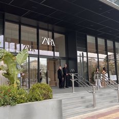 Zara: &#x3A3;&#x3C4;&#x3C1;&#x3B1;&#x3C4;&#x3B7;&#x3B3;&#x3B9;&#x3BA;&#x3AE; &#x3BC;&#x3B5;&#x3B3;&#x3AC;&#x3BB;&#x3C9;&#x3BD; &#x3BA;&#x3B1;&#x3C4;&#x3B1;&#x3C3;&#x3C4;&#x3B7;&#x3BC;&#x3AC;&#x3C4;&#x3C9;&#x3BD; - &#x39F; &#x3A0;&#x3CD;&#x3C1;&#x3B3;&#x3BF;&#x3C2; &#x3A0;&#x3B5;&#x3B9;&#x3C1;&#x3B1;&#x3B9;&#x3AC; &#x3BA;&#x3B1;&#x3B9; &#x3C4;&#x3B1; &#x3B1;&#x3BD;&#x3BF;&#x3AF;&#x3B3;&#x3BC;&#x3B1;&#x3C4;&#x3B1; &#x3C3;&#x3B5; &#x3A4;&#x3C3;&#x3B9;&#x3BC;&#x3B9;&#x3C3;&#x3BA;&#x3AE;, &#x39C;&#x3B9;&#x3BD;&#x3B9;&#x3CC;&#x3BD;