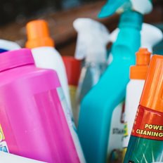 Επώνυμα ελληνικά απορρυπαντικά κόντρα στα πολυεθνικά μεγαθήρια