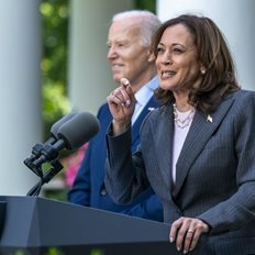 Ενισχύονται οι πιθανότητες η Καμάλα Χάρις να αντικαταστήσει τον Μπάιντεν