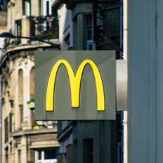 Νομικό πλήγμα για την McDonald's στην Ευρώπη: Έχασε την πλήρη χρήση του σήματος "Big Mac"