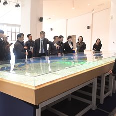 &#x39F;&#x39B;&#x3A0;: &#x395;&#x3C0;&#x3AF;&#x3C3;&#x3BA;&#x3B5;&#x3C8;&#x3B7; &#x3C4;&#x3B7;&#x3C2; &#x395;&#x3C0;.&#xA0;&#x39A;&#x3B1;&#x3C4;&#x3B1;&#x3C3;&#x3BA;&#x3B5;&#x3C5;&#x3CE;&#x3BD; &#x3BA;&#x3B1;&#x3B9; &#x39C;&#x3B5;&#x3C4;&#x3B1;&#x3C6;&#x3BF;&#x3C1;&#x3CE;&#x3BD; &#x3C4;&#x3BF;&#x3C5; &#x39C;&#x3B7;&#x3C4;&#x3C1;&#x3BF;&#x3C0;&#x3BF;&#x3BB;&#x3B9;&#x3C4;&#x3B9;&#x3BA;&#x3BF;&#x3CD; &#x3A3;&#x3C5;&#x3BC;&#x3B2;&#x3BF;&#x3C5;&#x3BB;&#x3AF;&#x3BF;&#x3C5; &#x3C4;&#x3B7;&#x3C2; &#x38A;&#x3BD;&#x3C4;&#x3C3;&#x3BF;&#x3BD; &#x3C3;&#x3C4;&#x3BF; &#x3BB;&#x3B9;&#x3BC;&#x3AC;&#x3BD;&#x3B9; &#x3C4;&#x3BF;&#x3C5; &#x3A0;&#x3B5;&#x3B9;&#x3C1;&#x3B1;&#x3B9;&#x3AC;