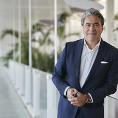 Angelo Trocchia (CEO Safilo Group): &#x3A4;&#x3B1; &#x3B5;&#x3C0;&#x3B5;&#x3BD;&#x3B4;&#x3C5;&#x3C4;&#x3B9;&#x3BA;&#x3AC; &#x3C0;&#x3BB;&#x3AC;&#x3BD;&#x3B1;, &#x3BF;&#x3B9; &#x3C4;&#x3AC;&#x3C3;&#x3B5;&#x3B9;&#x3C2; &#x3C3;&#x3C4;&#x3BF;&#x3BD; &#x3BA;&#x3BB;&#x3AC;&#x3B4;&#x3BF; &#x3C4;&#x3C9;&#x3BD; &#x3BF;&#x3C0;&#x3C4;&#x3B9;&#x3BA;&#x3CE;&#x3BD; &#x3BA;&#x3B1;&#x3B9; &#x3C4;&#x3BF; pop up &#x3BA;&#x3B1;&#x3C4;&#x3AC;&#x3C3;&#x3C4;&#x3B7;&#x3BC;&#x3B1; Eyewear by David Beckham &#x3C3;&#x3C4;&#x3B7; &#x39C;&#x3CD;&#x3BA;&#x3BF;&#x3BD;&#x3BF;