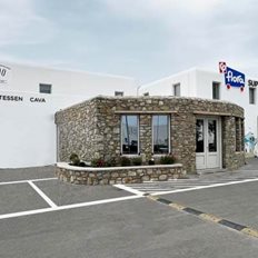 Flora: Κατήφορος για τα κέρδη του VIP σούπερ μάρκετ της Μυκόνου