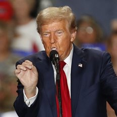 Οι Ρεπουμπλικάνοι κατακρίνουν τον Τραμπ για τις υβριστικές επιθέσεις στη Χάρις