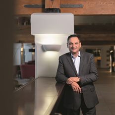 &#x38C;&#x3BC;&#x3B9;&#x3BB;&#x3BF;&#x3C2; &#x39A;&#x3BF;&#x3C5;&#x3C1;&#x3C4;&#x3AF;&#x3B4;&#x3B7;: &#x39C;&#x3B5;&#x3C4;&#x3B1;&#x3BC;&#x3BF;&#x3C1;&#x3C6;&#x3CE;&#x3BD;&#x3BF;&#x3BD;&#x3C4;&#x3B1;&#x3C2; &#x3C0;&#x3B5;&#x3C1;&#x3B9;&#x3BF;&#x3C7;&#x3AD;&#x3C2; &#x3BC;&#x3B5; &#x3CC;&#x3C1;&#x3B1;&#x3BC;&#x3B1;