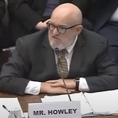 Nicholas Howley: &#x39F; &#x3B4;&#x3B9;&#x3C3;&#x3B5;&#x3BA;&#x3B1;&#x3C4;&#x3BF;&#x3BC;&#x3BC;&#x3C5;&#x3C1;&#x3B9;&#x3BF;&#x3CD;&#x3C7;&#x3BF;&#x3C2; &#x3C0;&#x3BF;&#x3C5; &#x3C5;&#x3C0;&#x3B5;&#x3C1;&#x3C7;&#x3C1;&#x3AD;&#x3C9;&#x3BD;&#x3B5; &#x3C4;&#x3BF; &#x3A0;&#x3B5;&#x3BD;&#x3C4;&#x3AC;&#x3B3;&#x3C9;&#x3BD;&#x3BF;