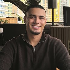 Γιάννης Λουλούδης: Ξεκινώντας στο online sneaker reselling με €800 και ένα laptop